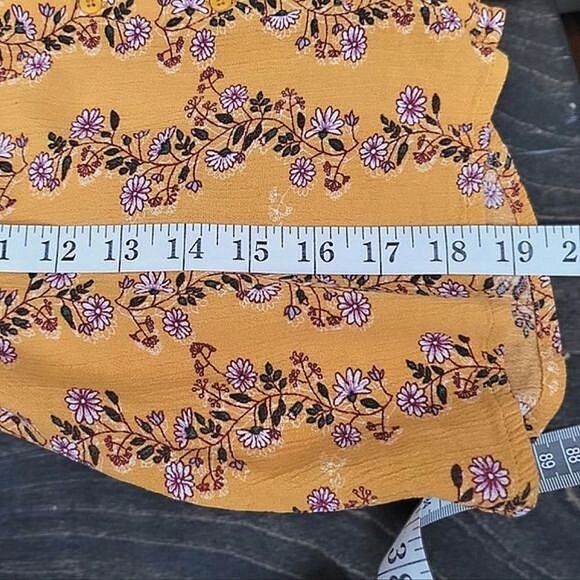 Monk & Lou saffron yellow floral print button front ruffle crop tank - Picture 10 of 10